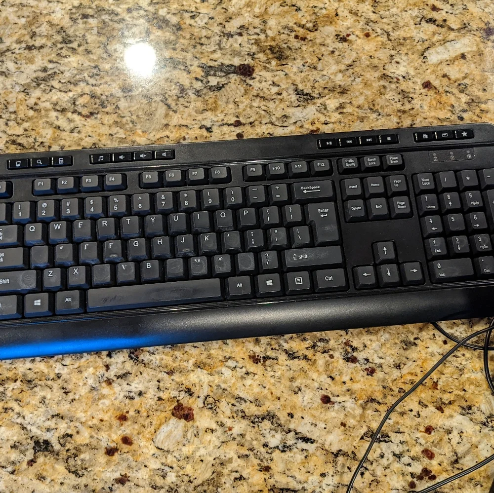 COMPUTER KEYBOARD AND MOUSE